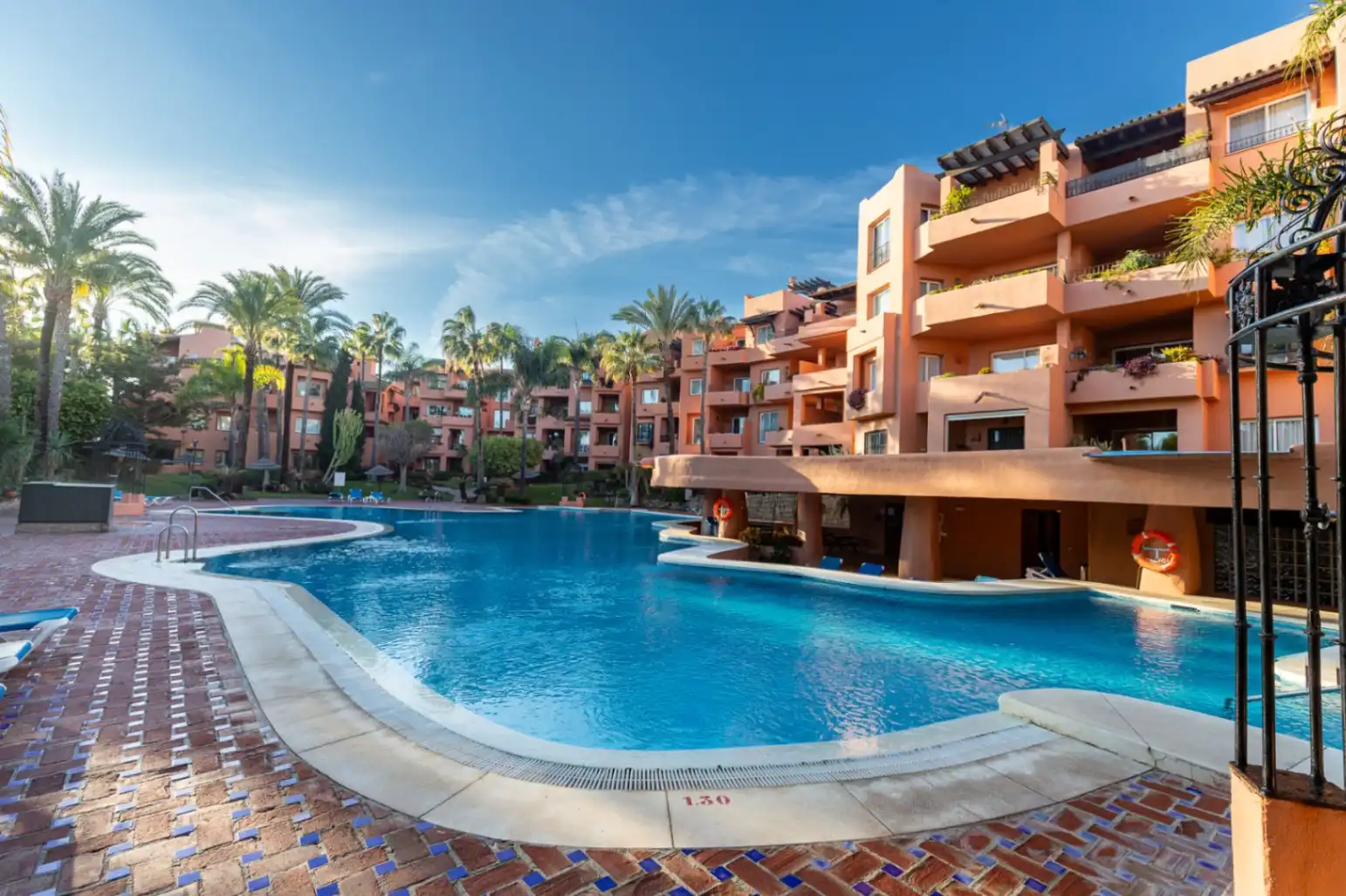 Außenansicht von Wohnungen zur Miete in Marbella mit Klimaanlage, Heizung und Terrasse