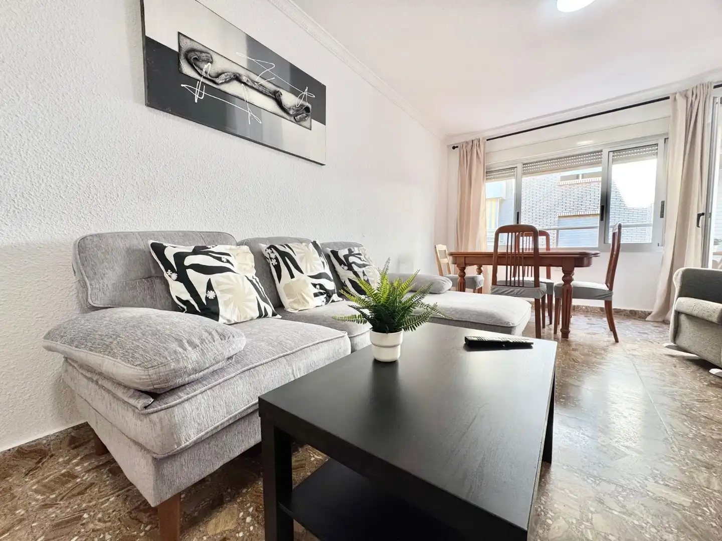 Sala d'estar de Apartament de lloguer en Torrevieja amb Aire condicionat, Moblat i Rentadora