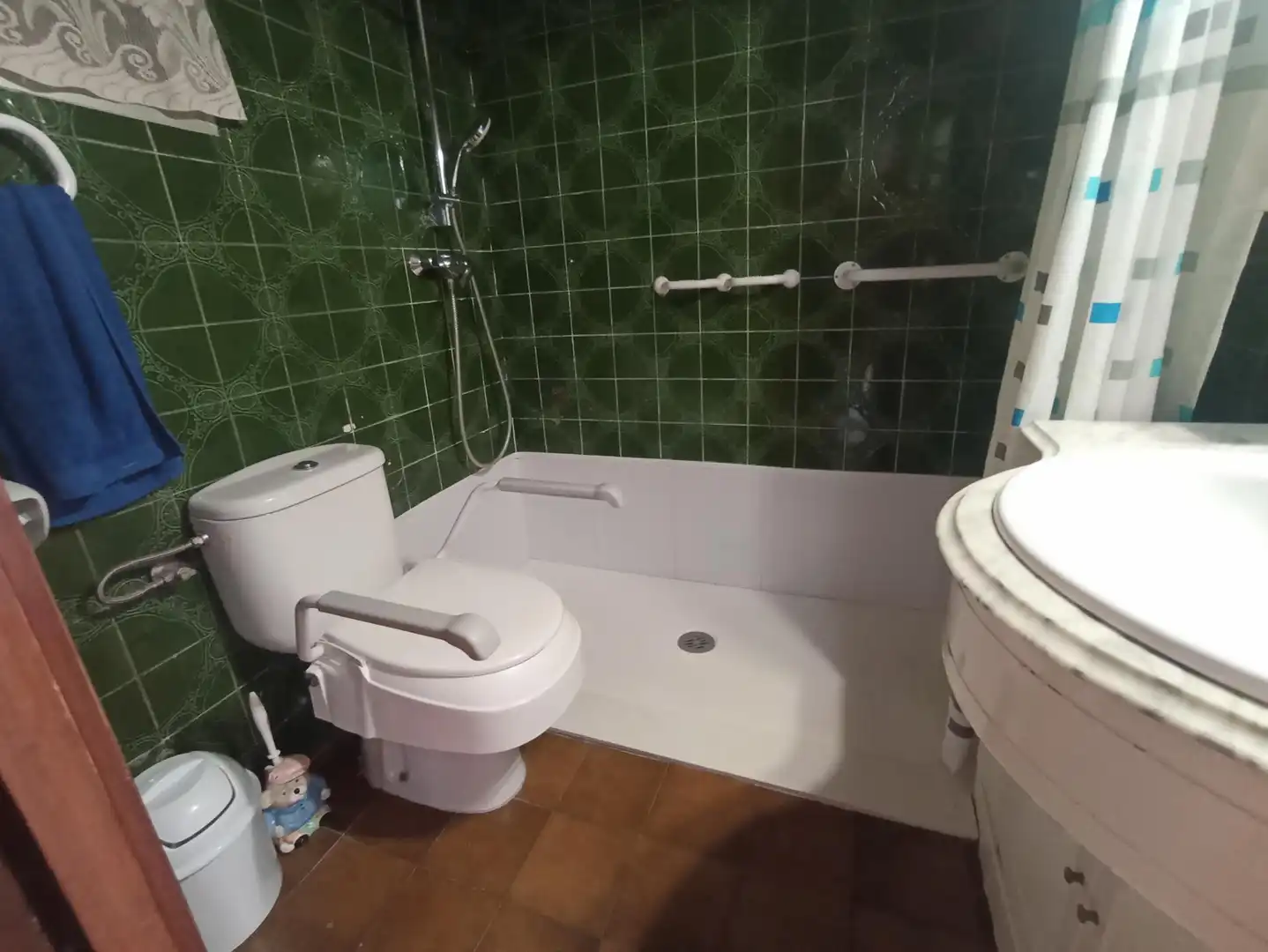 Baño de Apartamento en venta en Palamós con Calefacción, Horno y TV