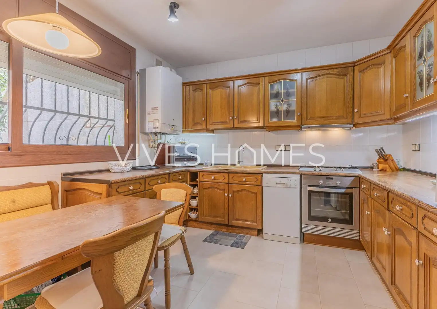 Cocina de Casa adosada en venta en Arenys de Mar con Calefacción, Terraza y Trastero
