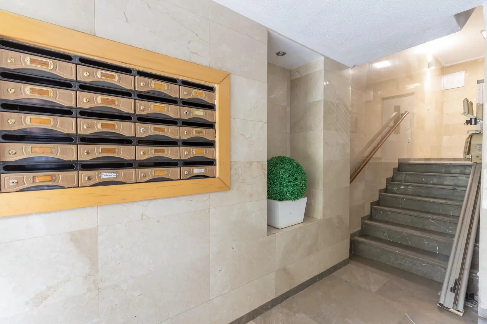 Piso en venta en Granada con Terraza y Balcón