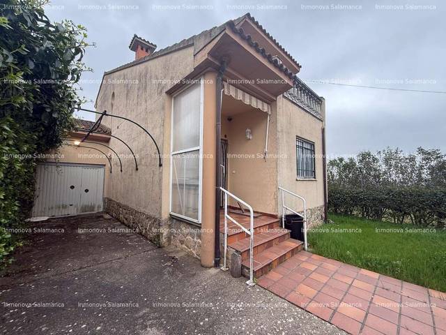 Casa-chalet en Venta en Membribe de la Sierra