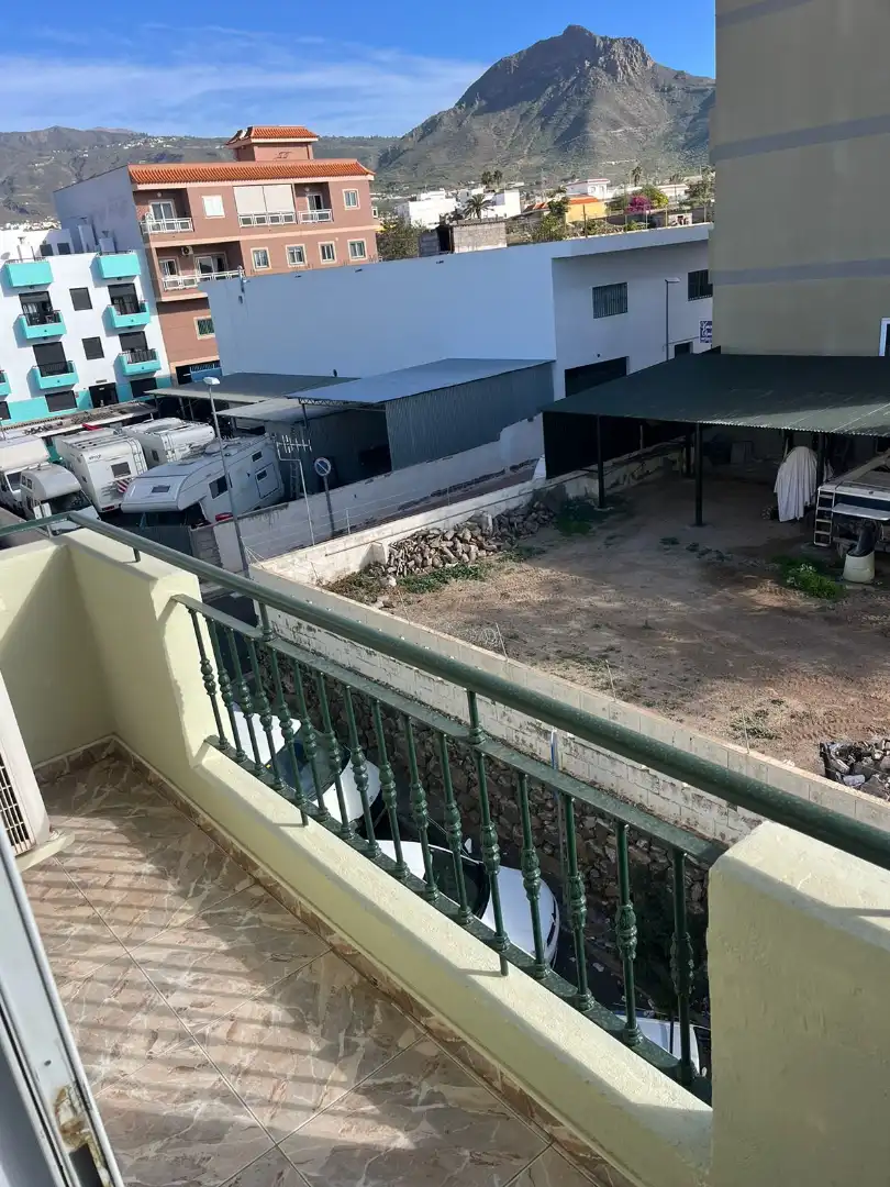 Vista exterior de Apartamento en venta en Arona con Balcón
