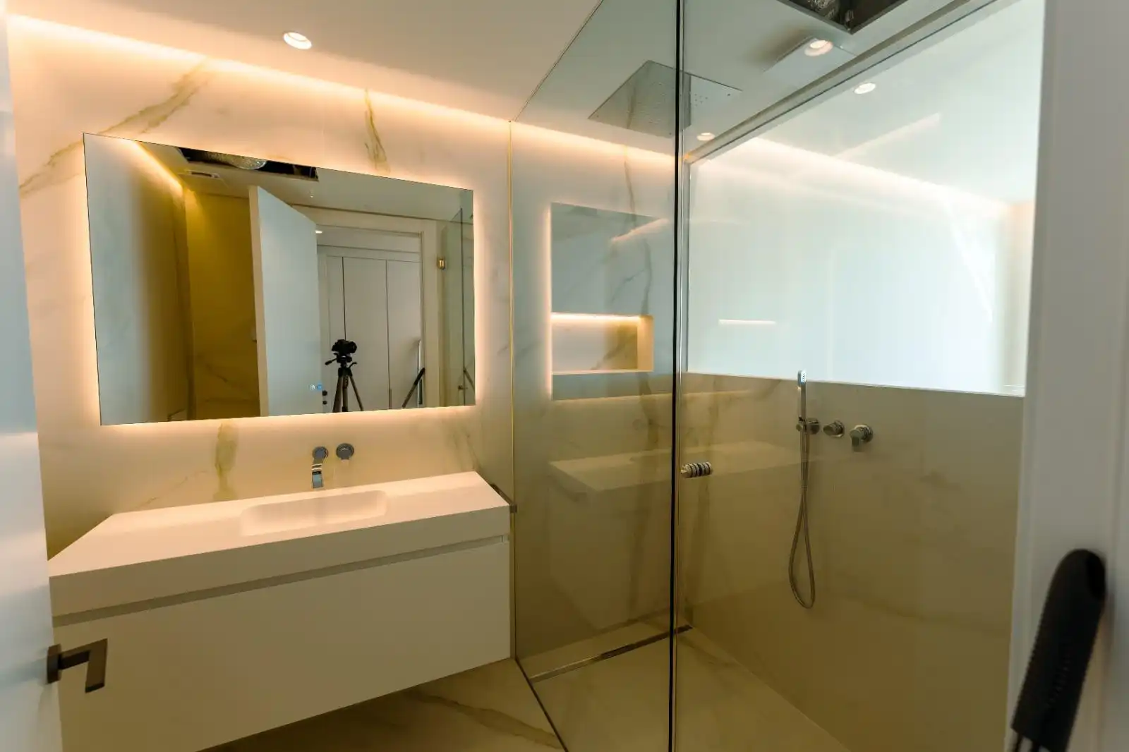 Badezimmer von Dachboden zum Verkauf in Ojén mit Klimaanlage, Terrasse und Abstellraum