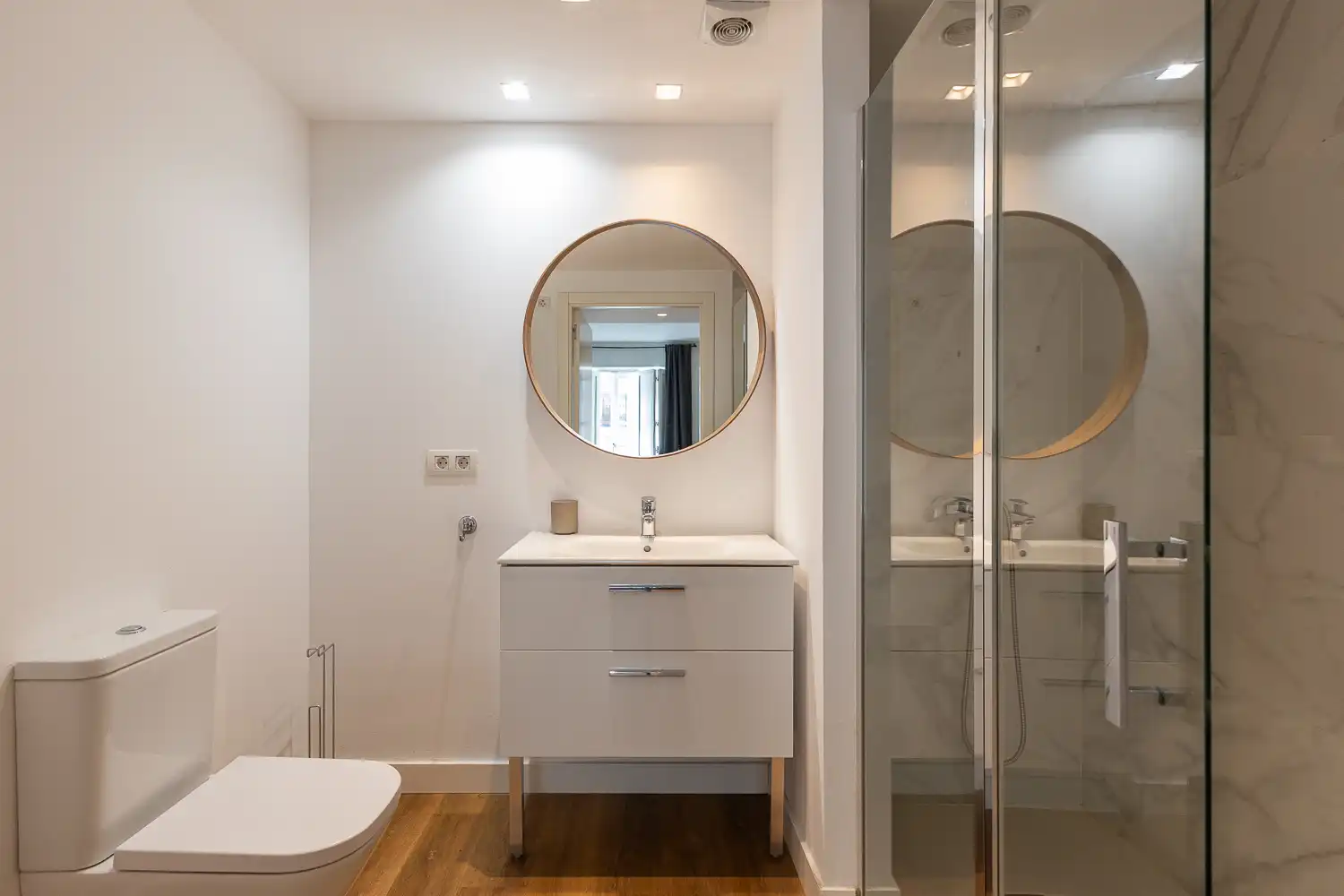 Baño de Piso de alquiler en Valencia con Aire acondicionado, Calefacción y Jardín privado