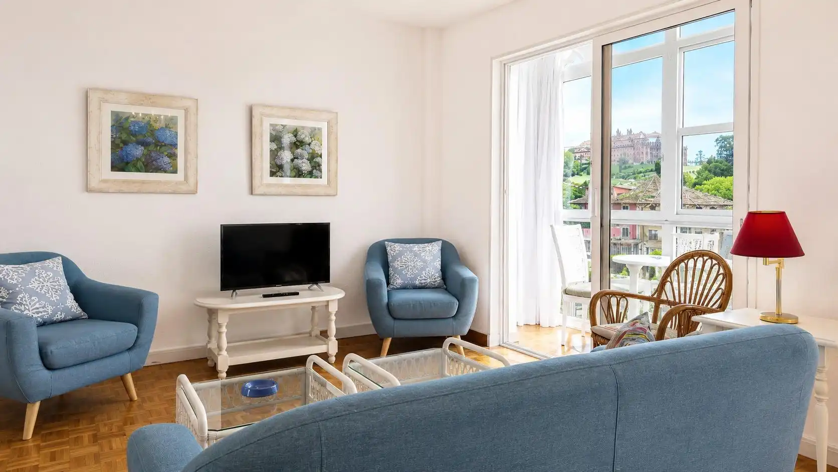 Sala de estar de Piso en venta en Comillas (Cantabria) con Calefacción