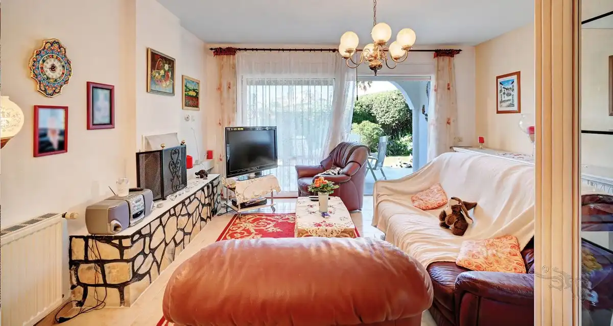 Sala d'estar de Casa o xalet en venda en Marbella amb Jardí privat