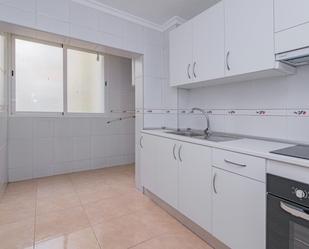 Kitchen of Flat for sale in  Granada Capital  with Terrace and Balcony