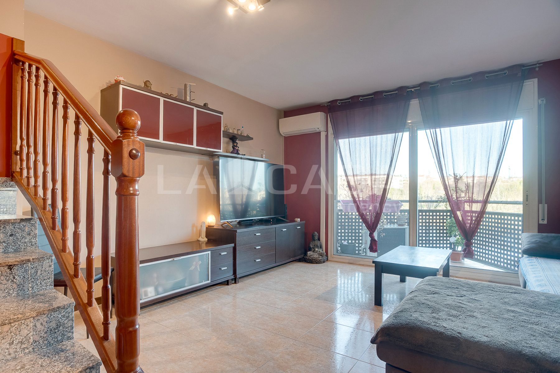 Sala de estar de Casa adosada en venta en Canovelles con Aire acondicionado y Balcón
