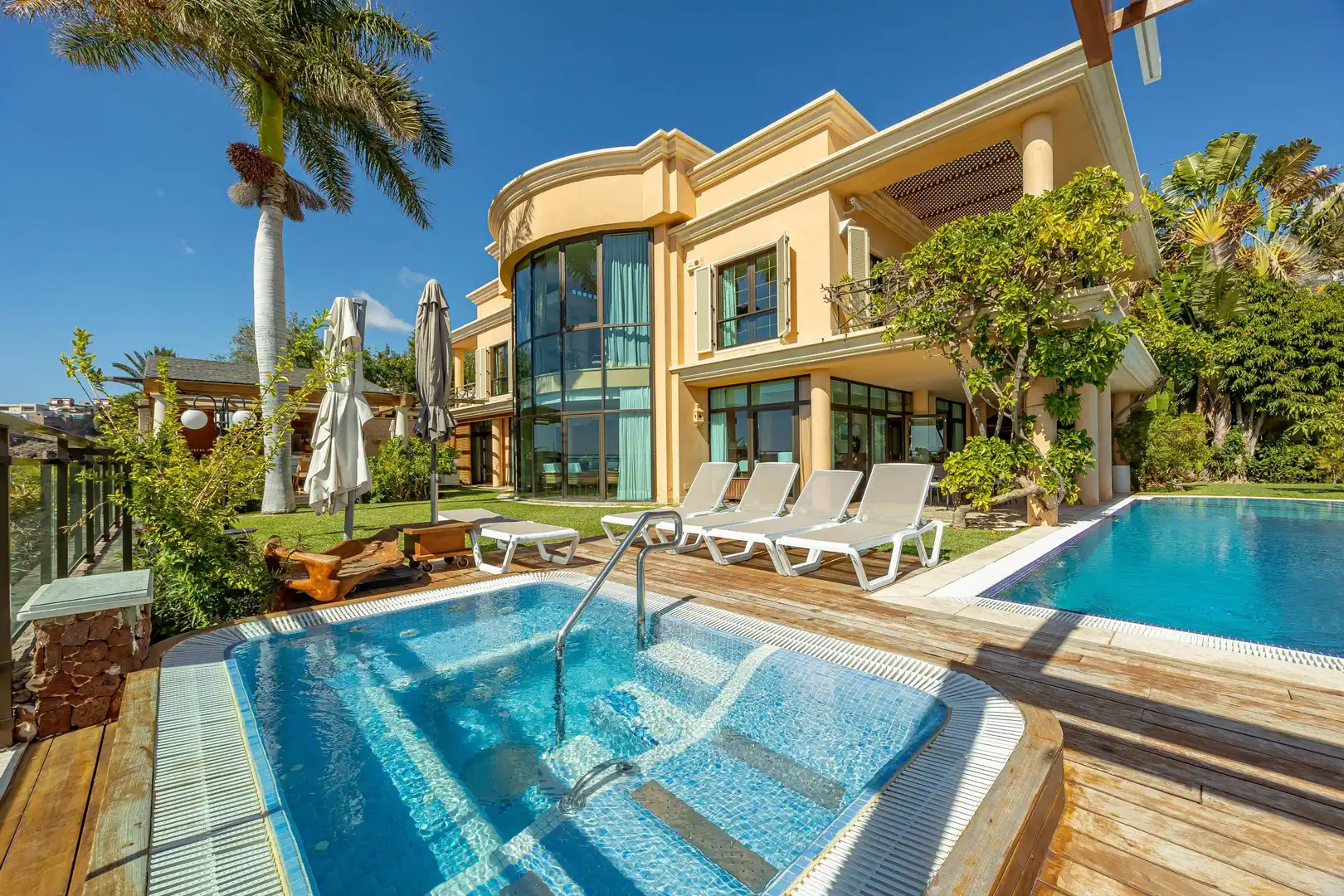 Vista exterior de Casa o chalet en venta en San Bartolomé de Tirajana con Aire acondicionado, Jardín privado y Terraza