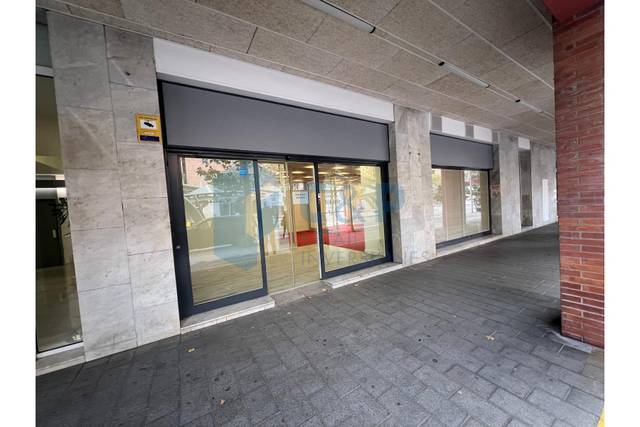 Local comercial en Alquiler en Avenida ICARIA en La Vila Olímpica del Poblenou