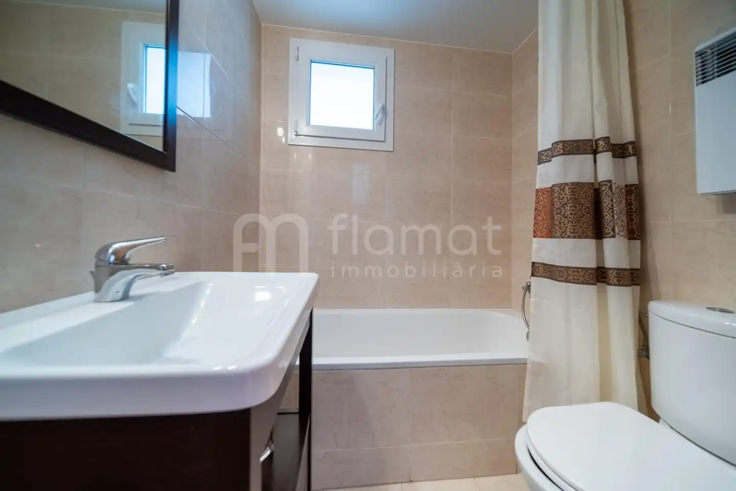 Bathroom of Ground floor for sale in Roses  with Air Conditioner and Terrace