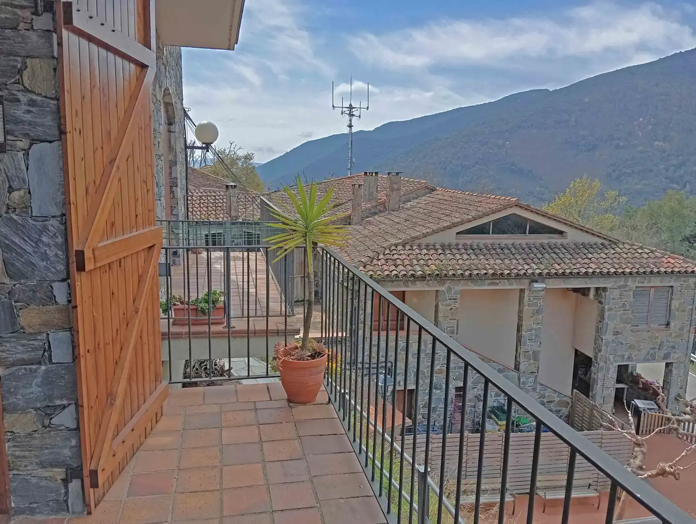 Terrasse von Einfamilien-Reihenhaus zum Verkauf in Montseny mit Heizung, Parkett und Terrasse