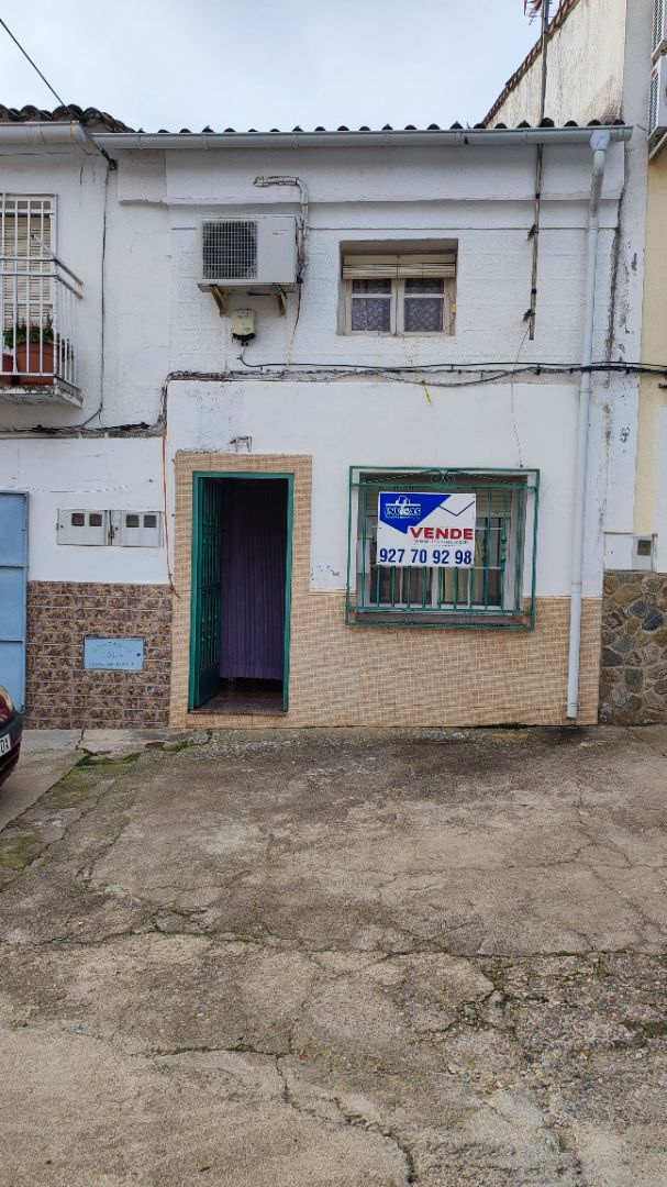 Exterior view of House or chalet for sale in Serradilla  with Terrace and Furnished