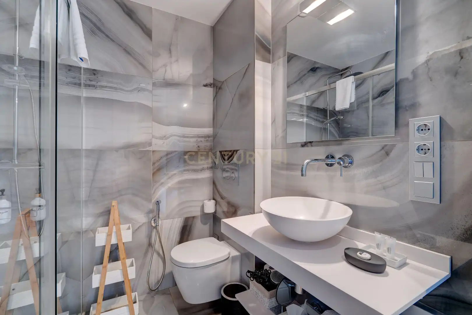Bany de Casa o xalet en venda en Donostia - San Sebastián  amb Aire condicionat, Jardí privat i Piscina