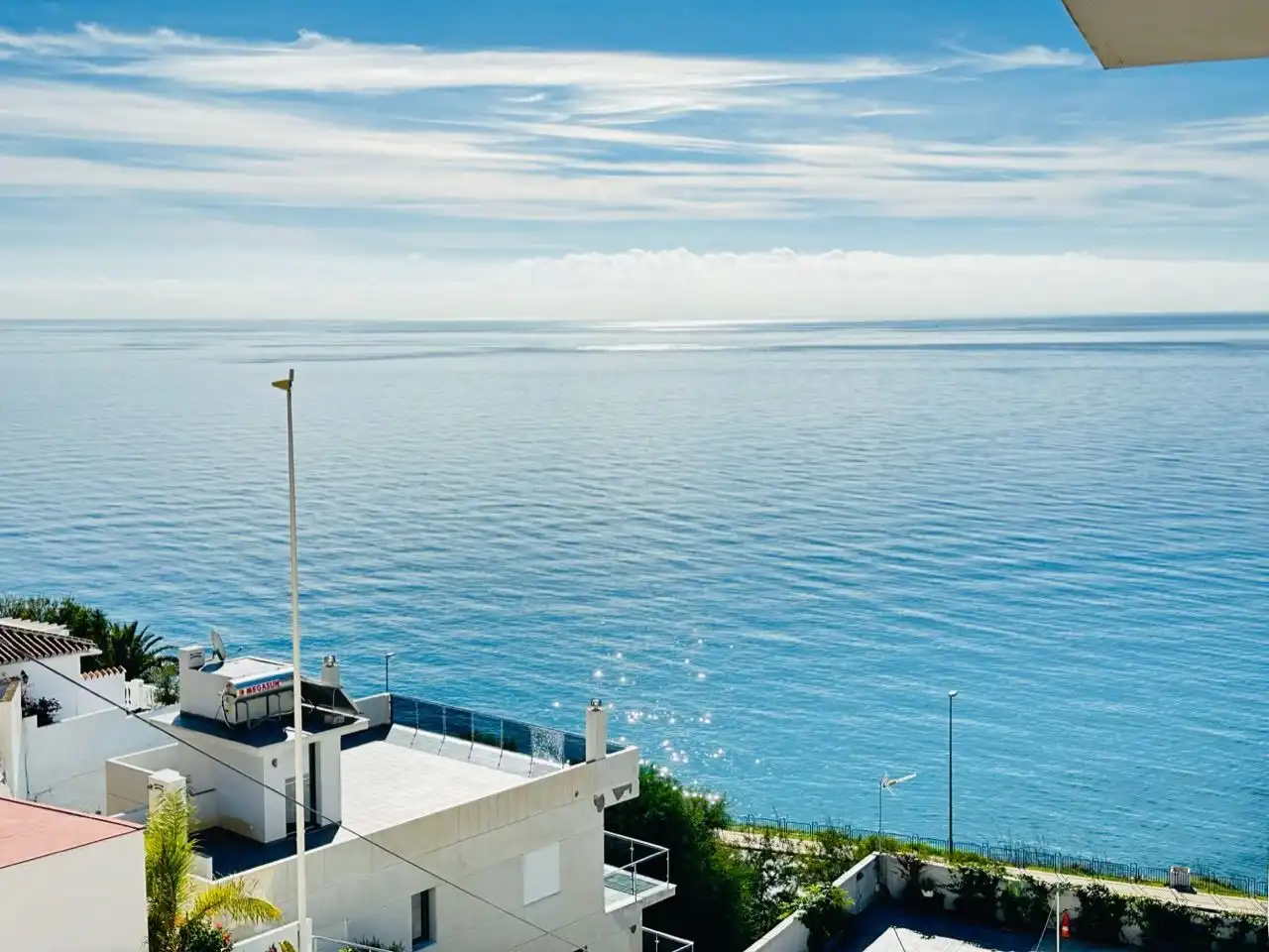 Vista exterior de Casa o xalet en venda en Nerja amb Aire condicionat, Jardí privat i Traster