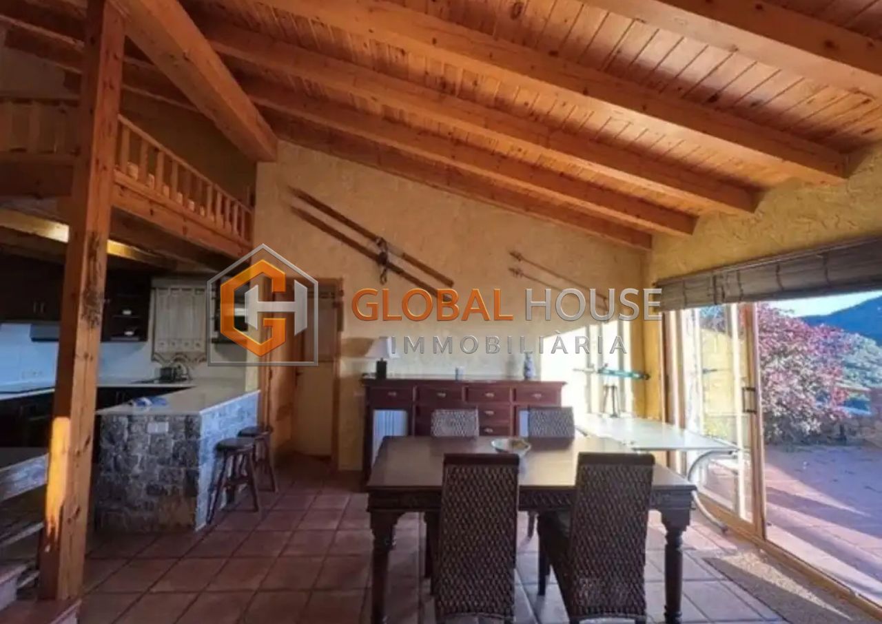 Cuina de Casa o xalet en venda en Berga amb Calefacció, Terrassa i Forn