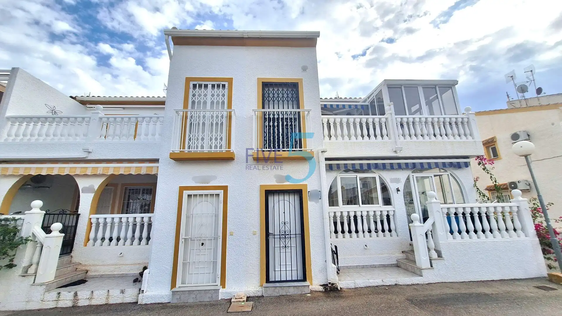 Flat with terrace for sale in El Edén