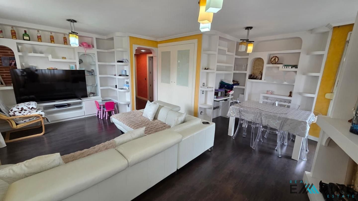 Living room of Flat for sale in  Madrid Capital  with Air Conditioner, Heating and Storage room