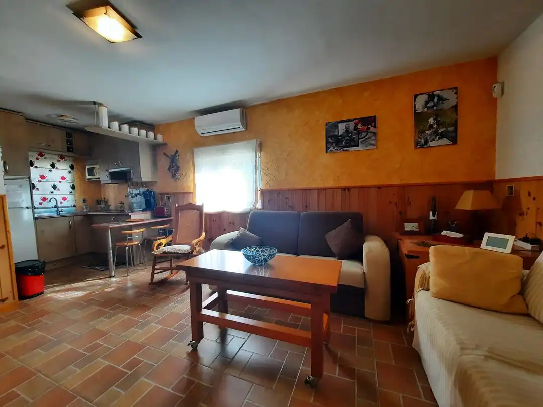 Sala d'estar de Casa o xalet en venda en Escalona amb Aire condicionat, Calefacció i Jardí privat