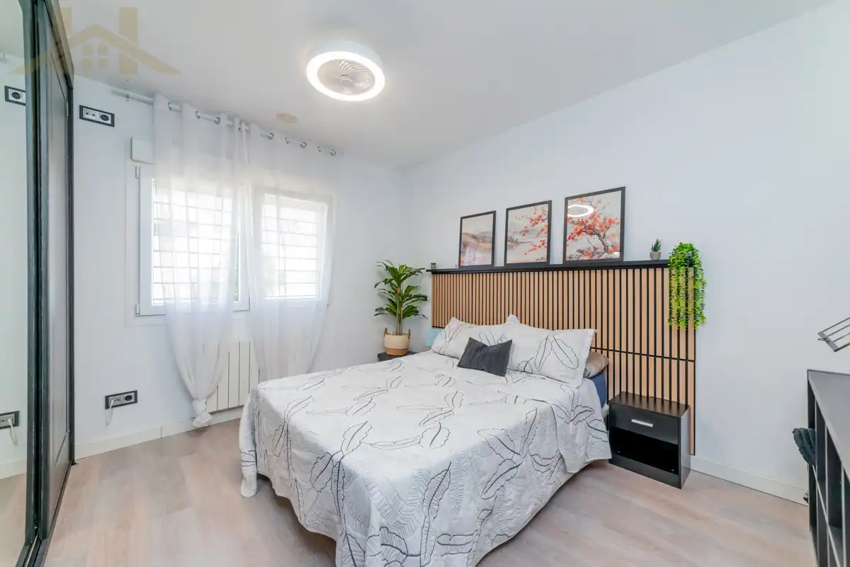 Casa aparellada amb jardí en venda a Calle Camilo José Cela, imagen 8