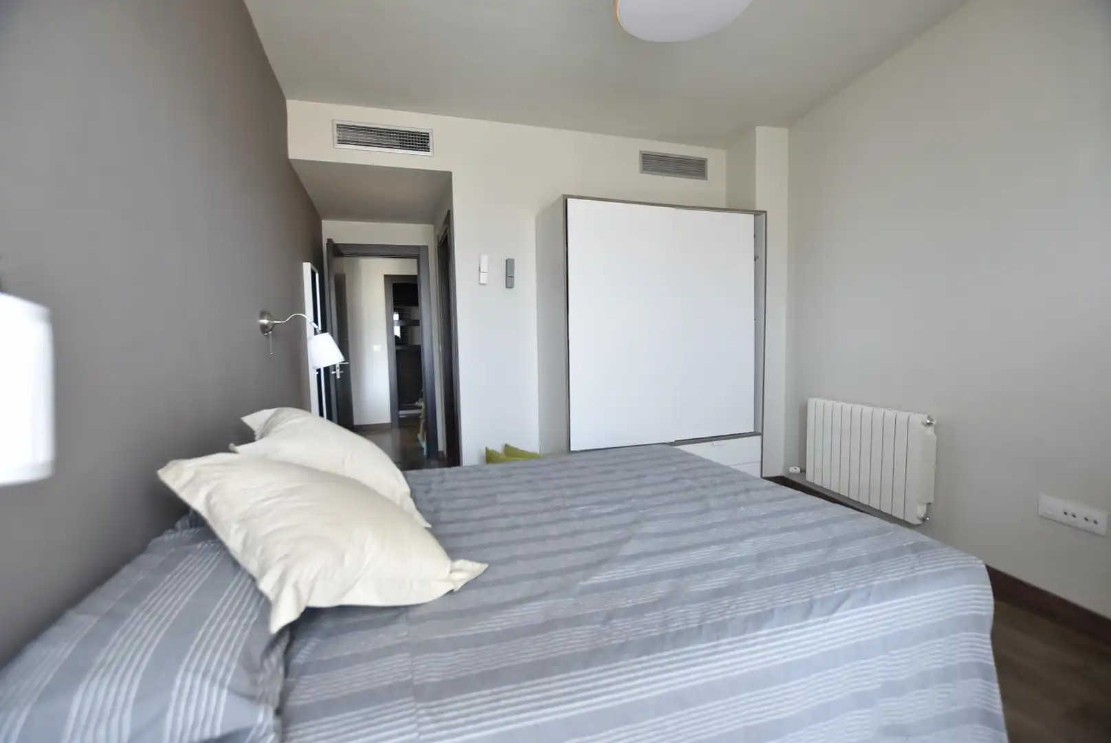 Bedroom of Flat for rent in Granada  with Air Conditioner, Heating and Furnished