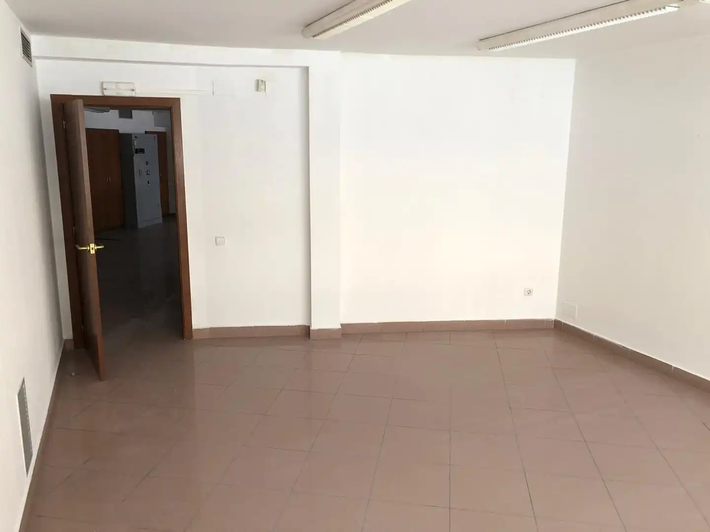 Business premises for sale in C/ Nuria, imagen 3