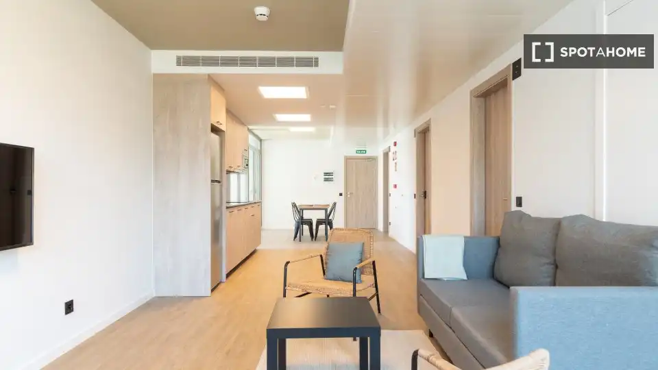 Room in Port Forum