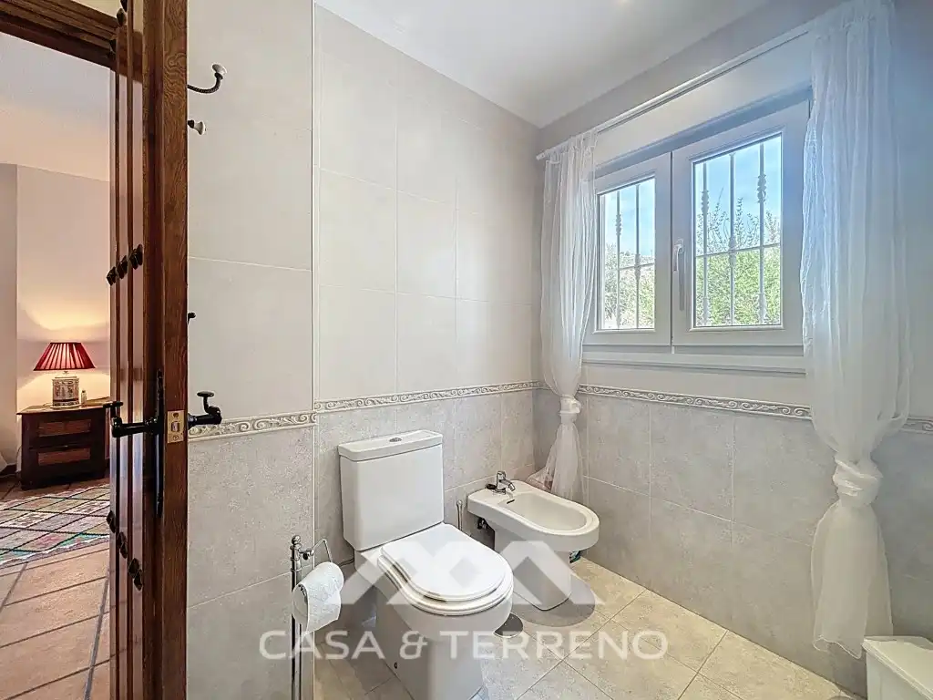 Bany de Casa o xalet en venda en Canillas de Albaida amb Aire condicionat, Calefacció i Jardí privat