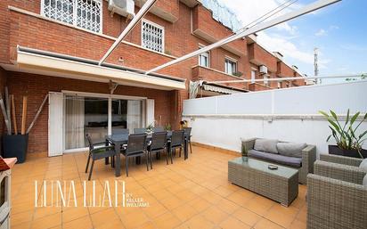 Terrassa de Casa adosada en venda en Viladecans amb Jardí privat, Terrassa i Piscina