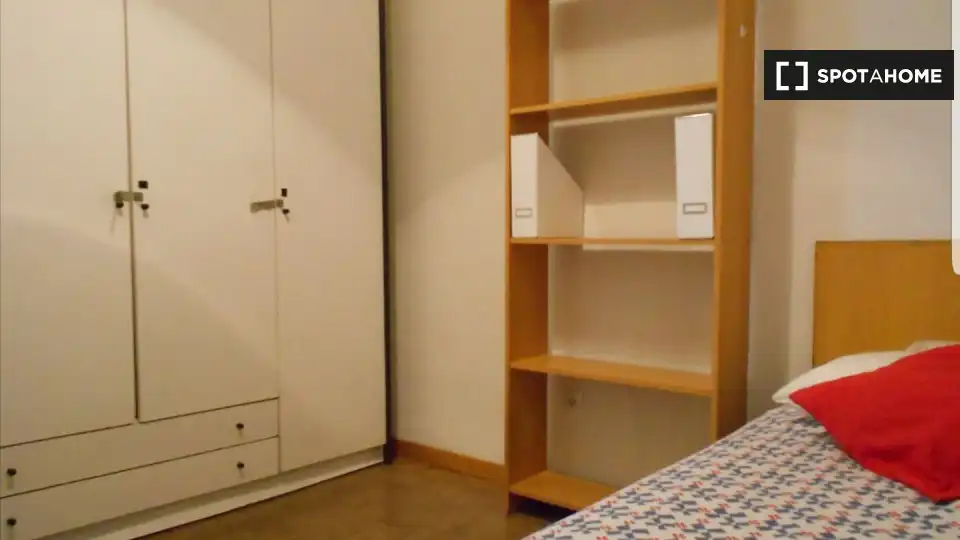 Bedroom of Flat for share in Madrid  with Air Conditioner, Heating and Terrace