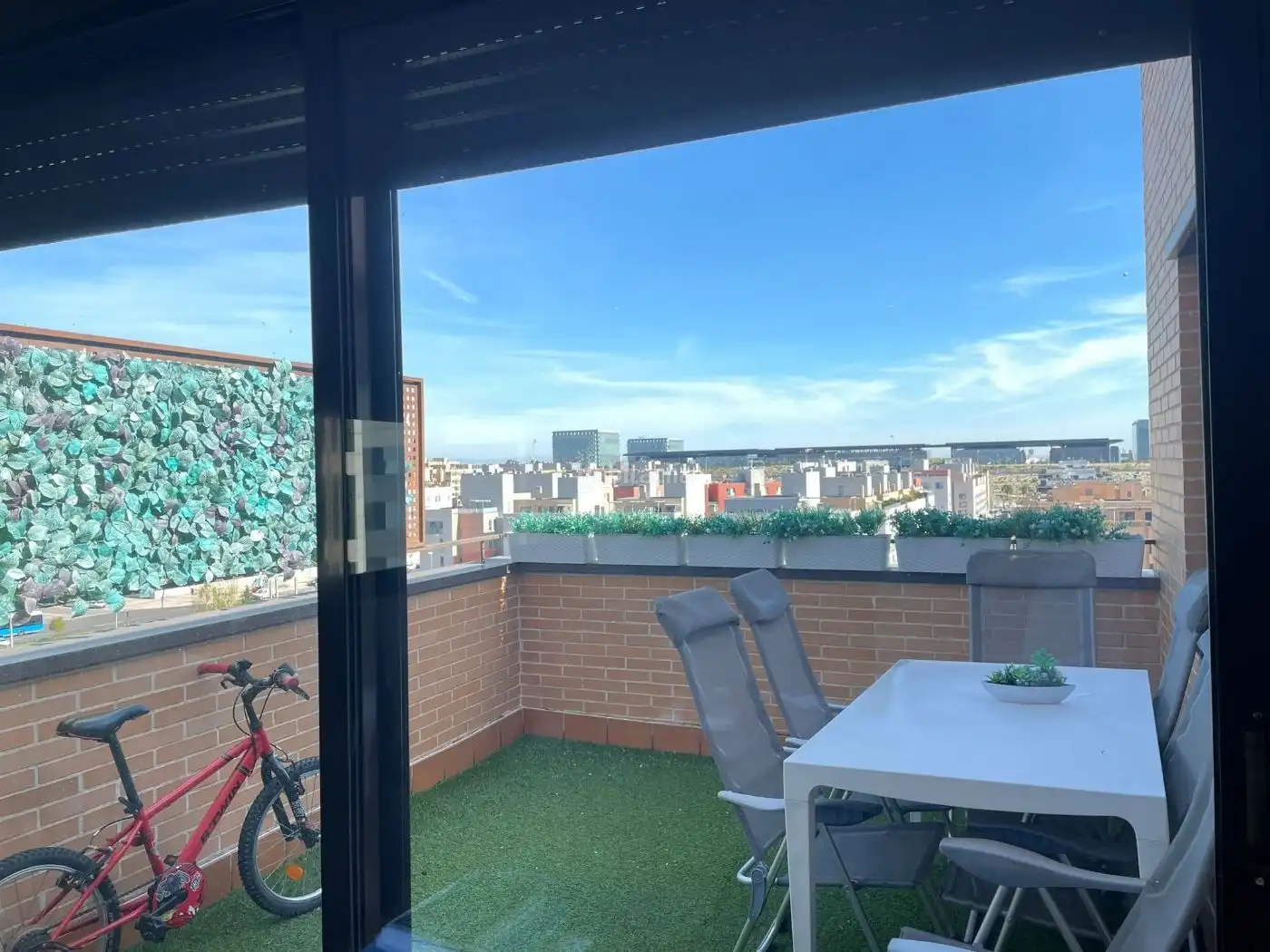Penthouse with pool to rent in Calle Redecilla del Camino 9, imagen 4