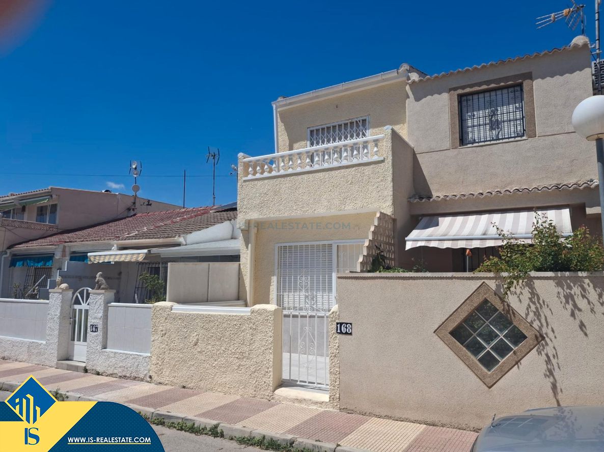 Vista exterior de Casa o chalet en venta en Torrevieja con Calefacción, Jardín privado y Terraza