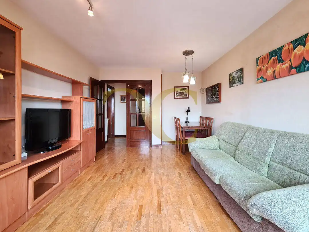 Sala d'estar de Pis en venda en Gijón  amb Calefacció, Terrassa i Moblat