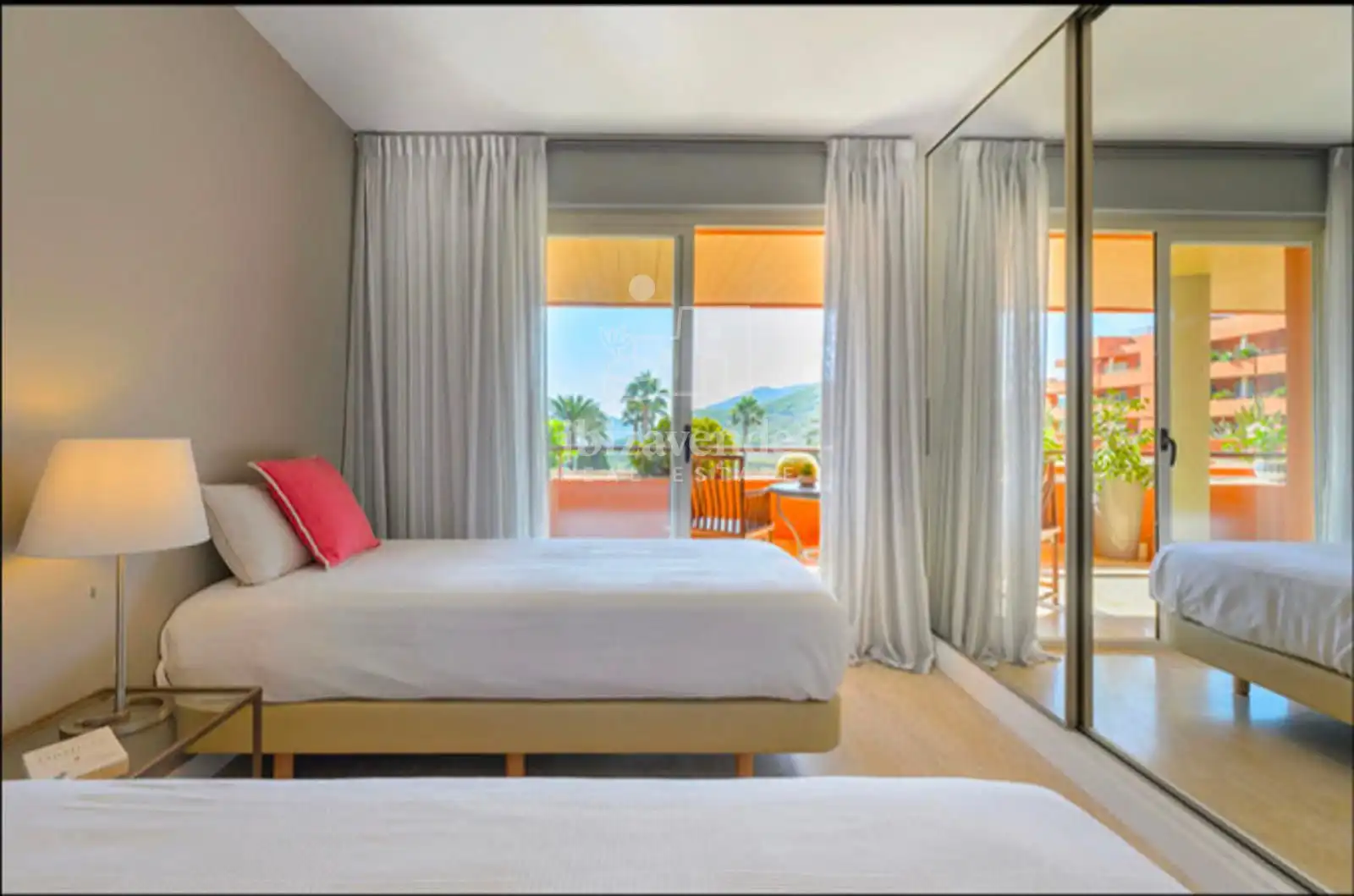 Flat for sale in Paris, Roca Llisa