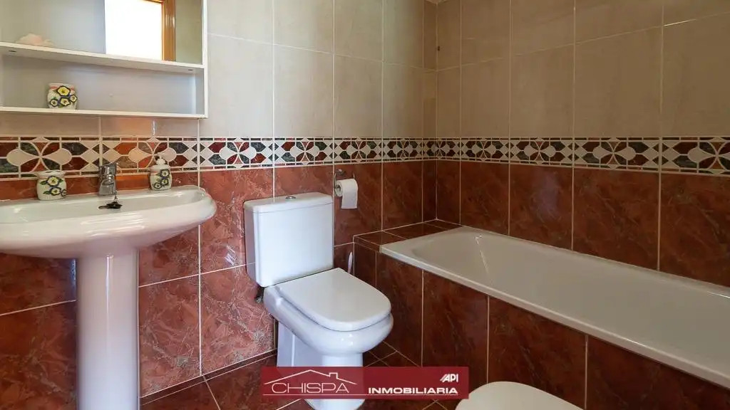 Badezimmer von Einfamilien-Reihenhaus zur Miete in Náquera mit Heizung, Privatgarten und Terrasse