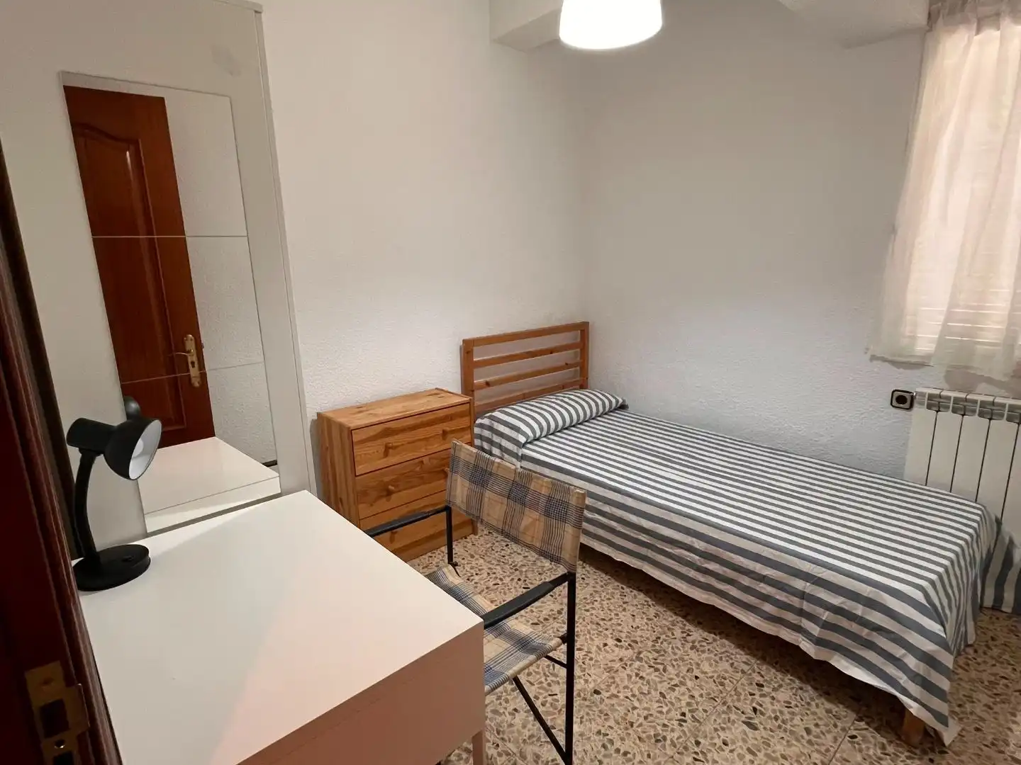 Dormitori de Pis de lloguer en Getafe amb Calefacció, Terrassa i Moblat
