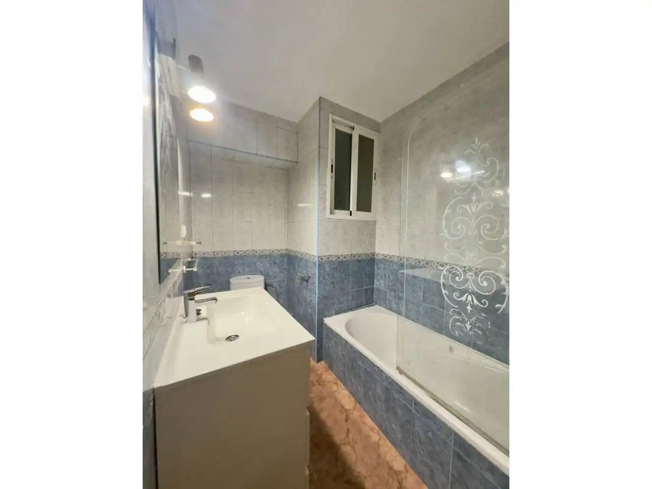 Badezimmer von Wohnung zum Verkauf in  Palma de Mallorca mit Klimaanlage, Heizung und Balkon