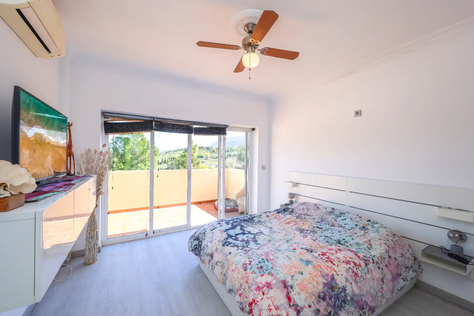 Bedroom of Houses for sale in Coín  with Private garden and Swimming Pool