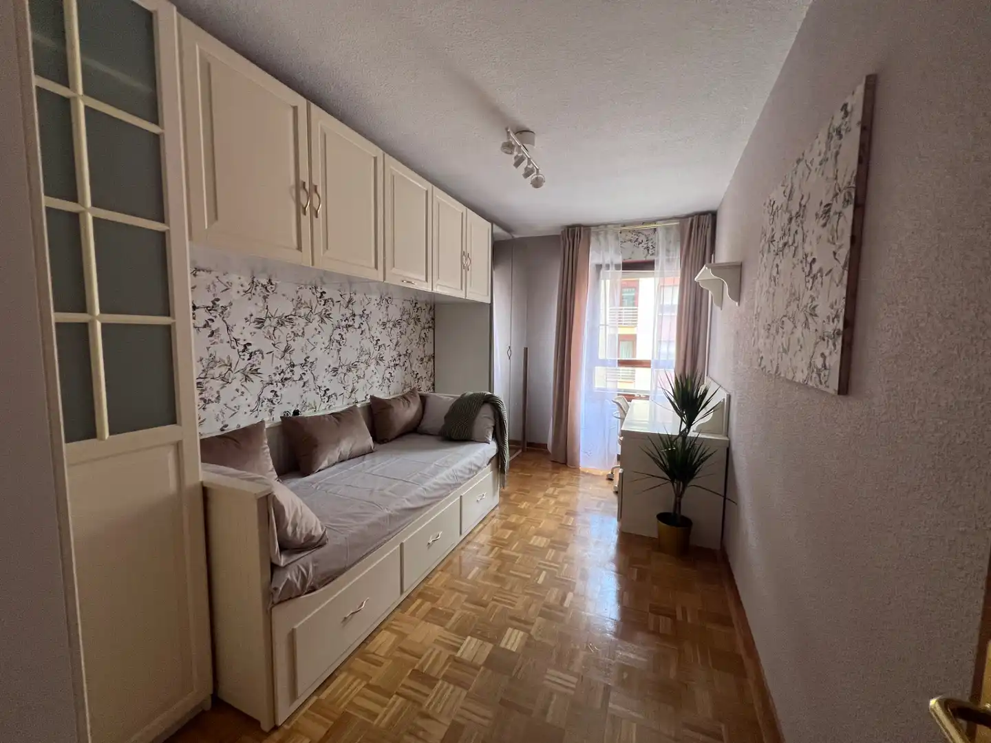 Habitación de Piso de alquiler en Siero con Calefacción, Jardín privado y Parquet