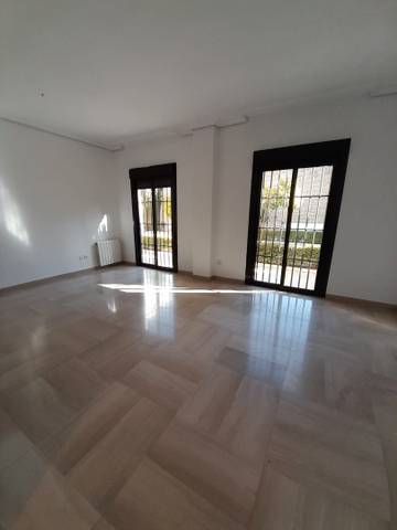 Piso en Alquiler en Calle Ángel de Saavedra, 8 en Zona Centro