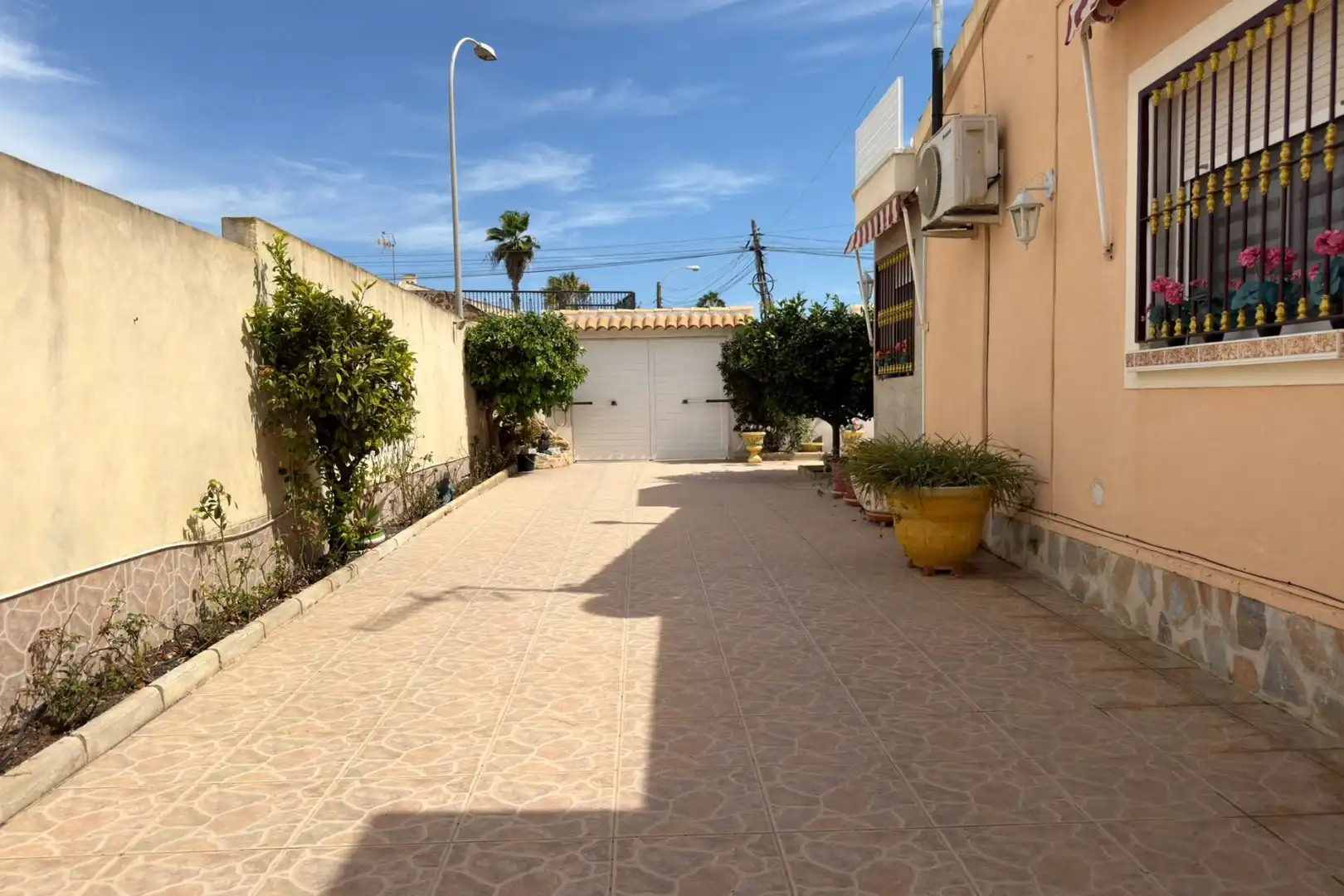 Vista exterior de Casa o xalet en venda en Zona Carrefour - Urbanizaciones