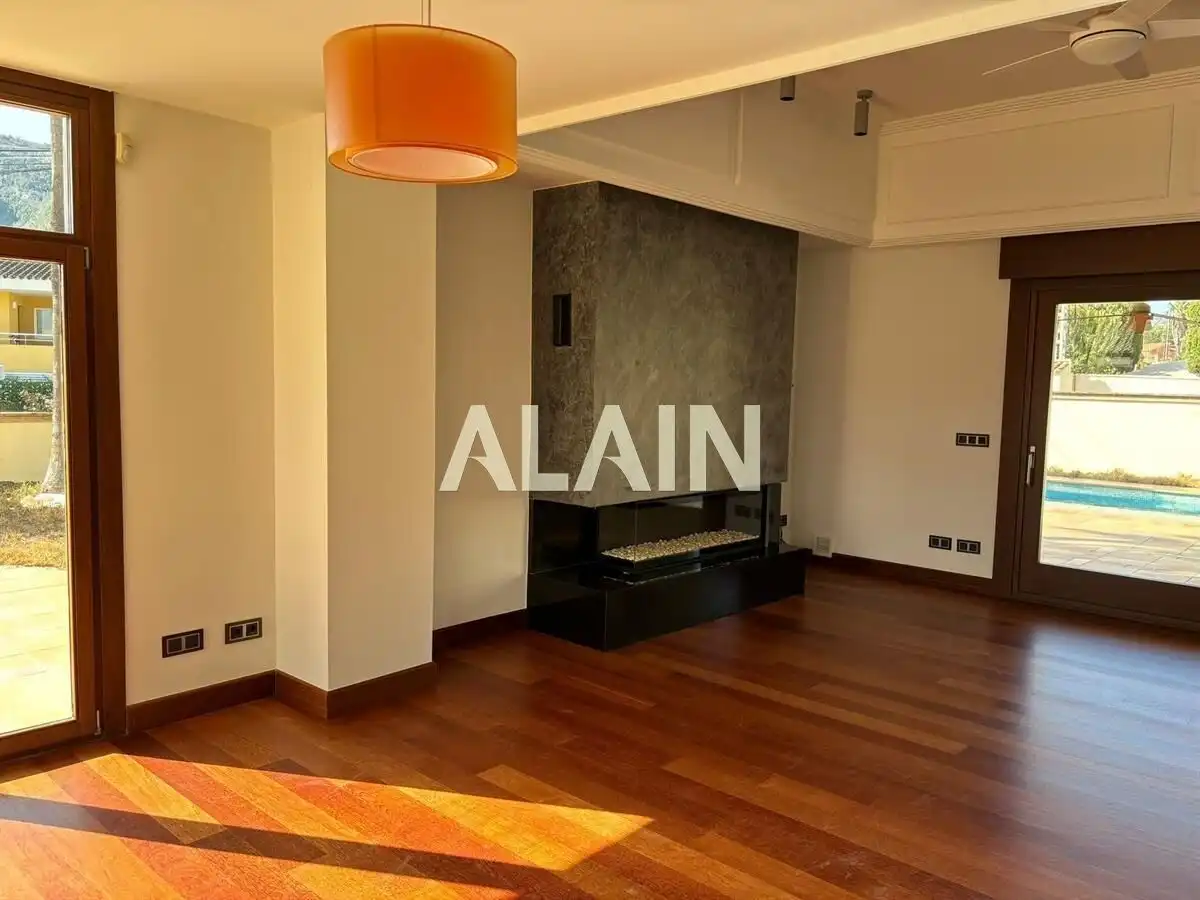 Sala de estar de Casa o chalet en venta en L'Alfàs del Pi con Calefacción, Jardín privado y Terraza