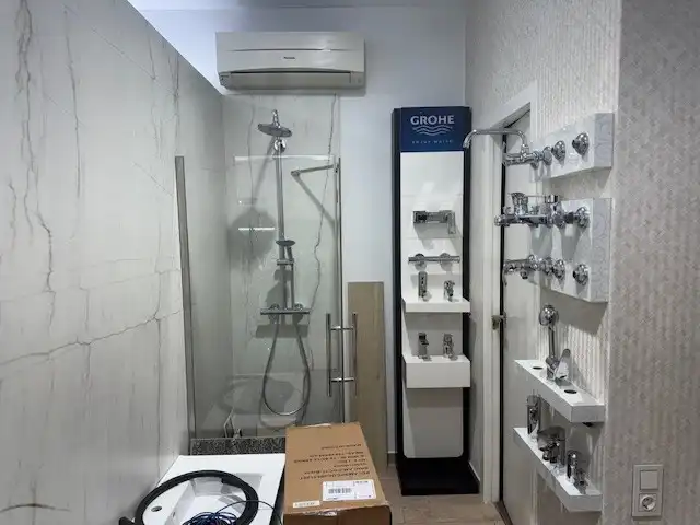 Baño de Local de alquiler en Barcelona con Aire acondicionado y Amueblado