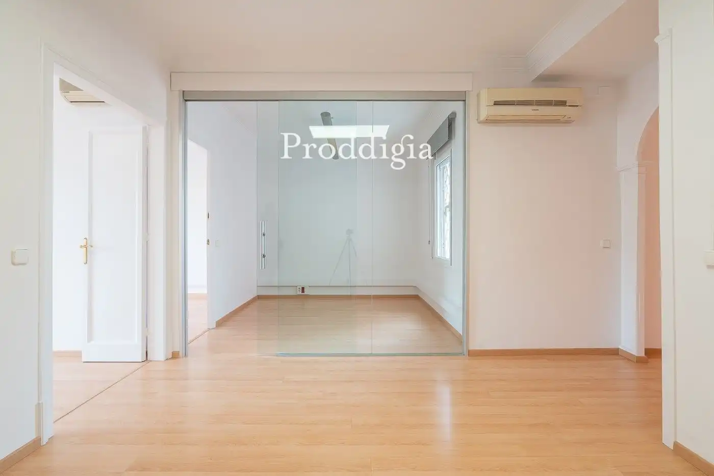 Office for rent in Barcelona  with Air Conditioner and Heating