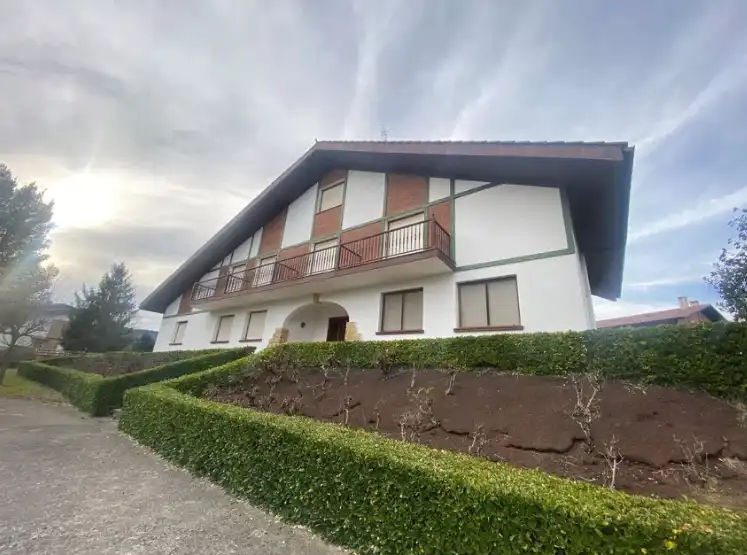 Villa mit Pool zum Verkauf in Asua-Erletxeta Errepidea