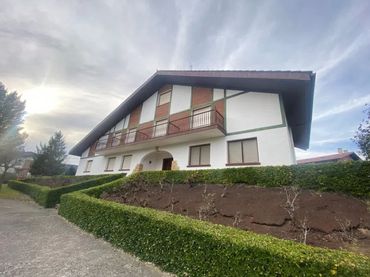 Villa con piscina in vendita a Asua-Erletxeta Errepidea