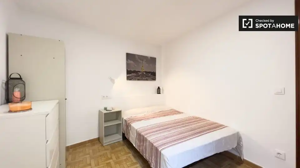 Dormitori de Pis per a compartir en L'Hospitalet de Llobregat amb Aire condicionat, Calefacció i Moblat