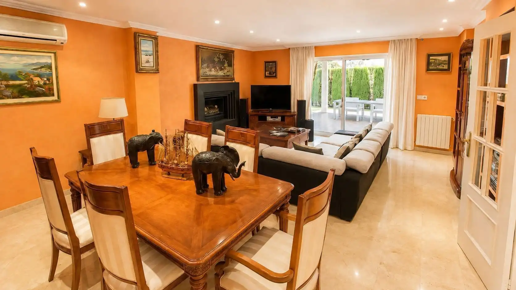 Sala d'estar de Casa o xalet en venda en Benidorm amb Aire condicionat, Calefacció i Jardí privat