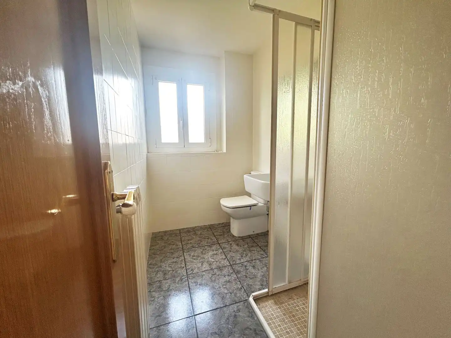 Baño de Piso en venta en Torelló con Calefacción
